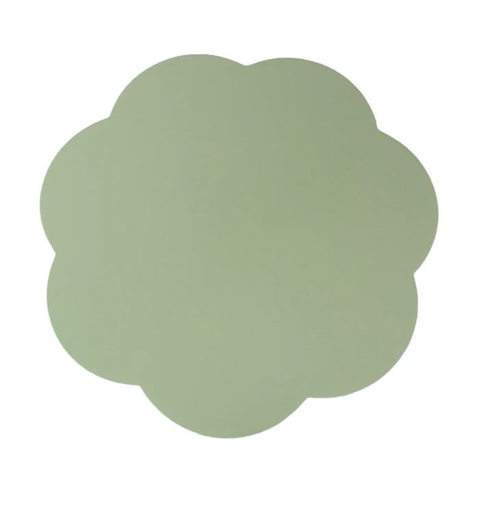 Lacquered Scalloped Placemats