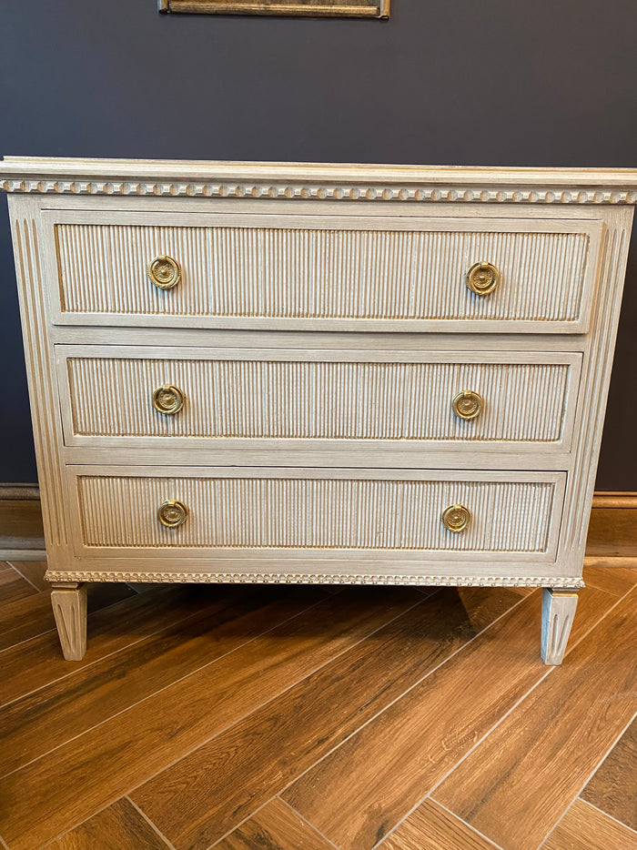 Growth Prints and Reeded Chest